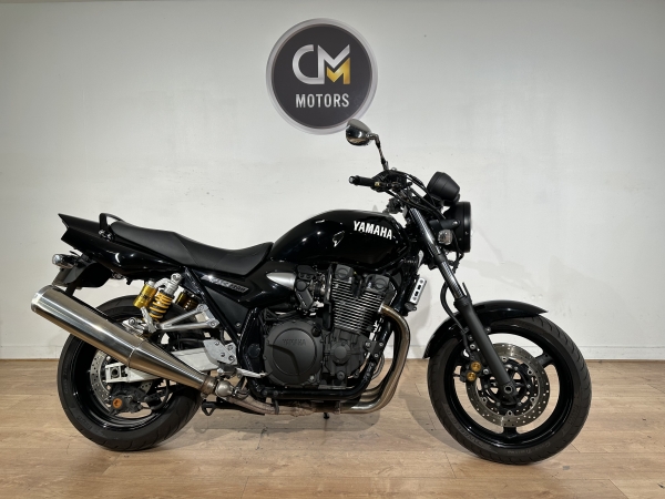YAMAHA XJR 1300